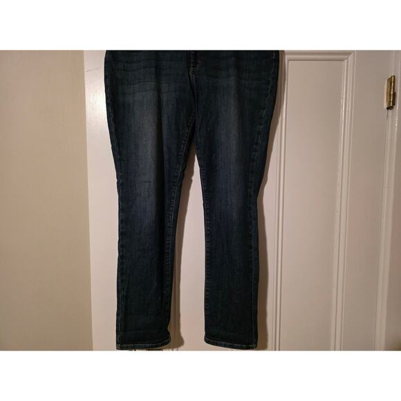 Eddie Bauer Women’s Jeans Size 38 x 30 Boyfriend Fit Dark Wash Denim Jeans - Picture 4 of 15